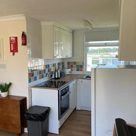 Chalet 40 Sandown Bay Holiday Centre Generous Money Off Ferry Crossings & Free Wifi Special Offer Until End Of June, September And Halloween Deals Now On ภายนอก รูปภาพ